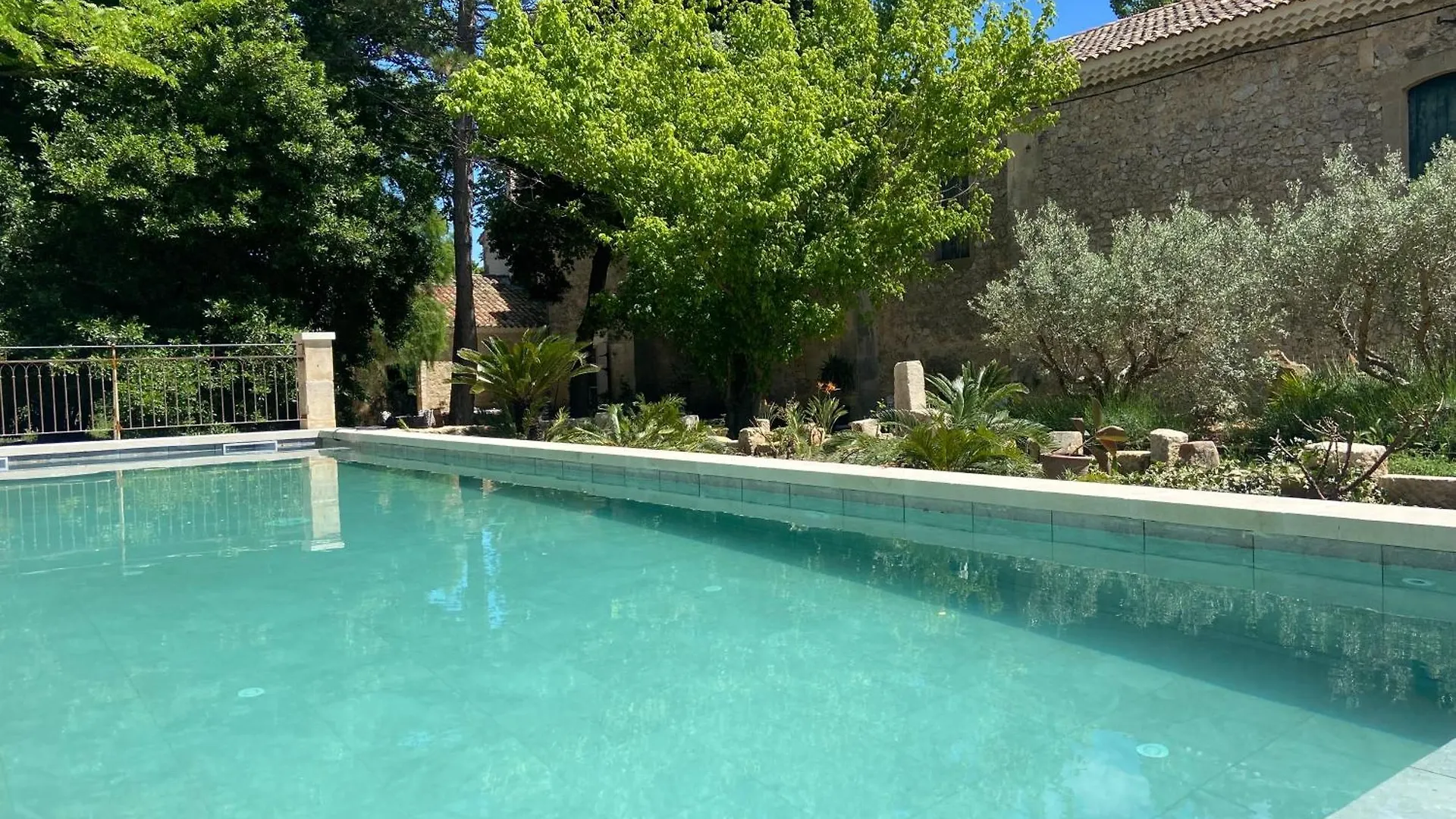 Domaine Cap Rubis Bed & Breakfast Paradou